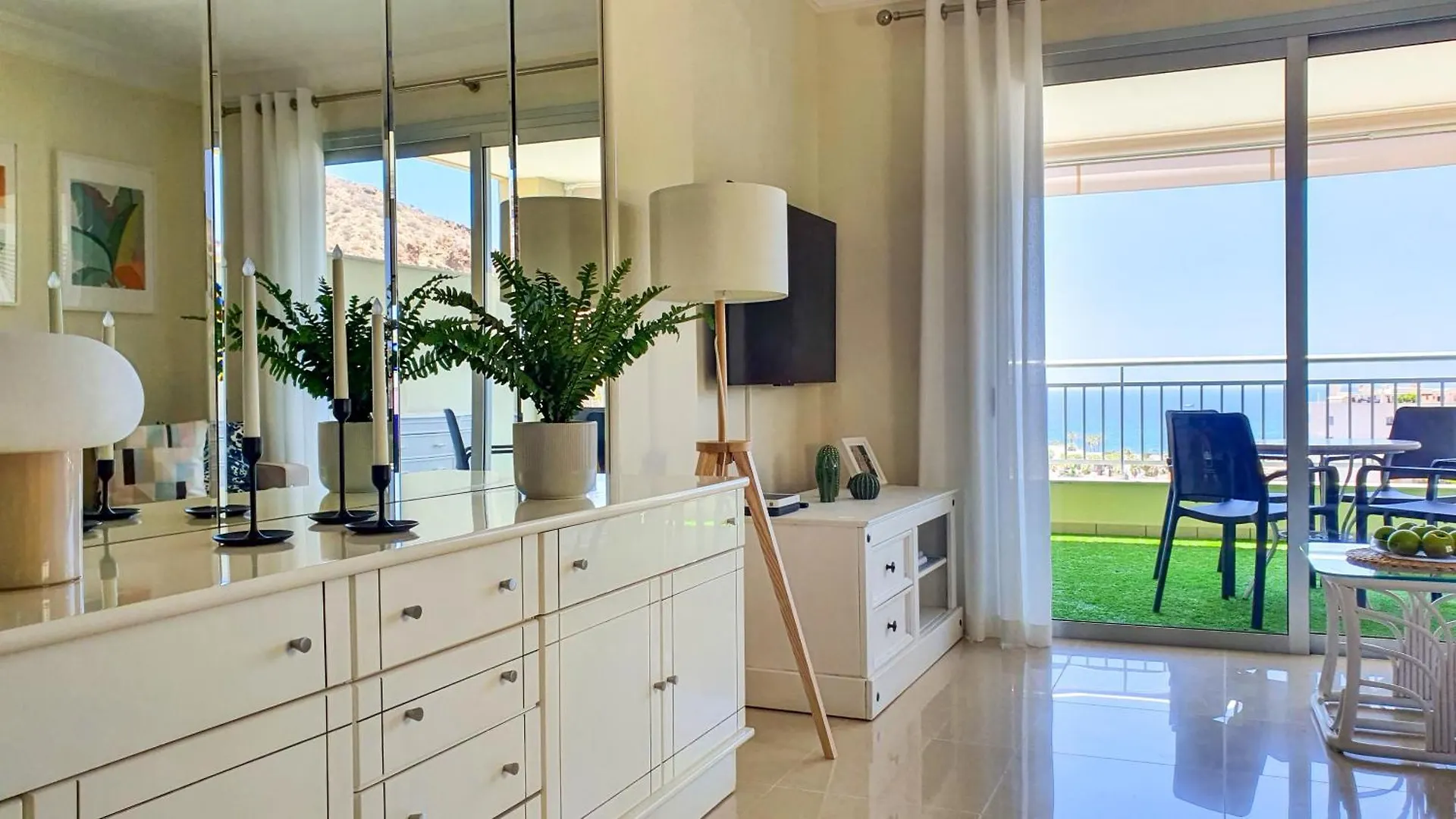 Ocean View & Sunset Palm-Mar, Pool, Parking Apartment