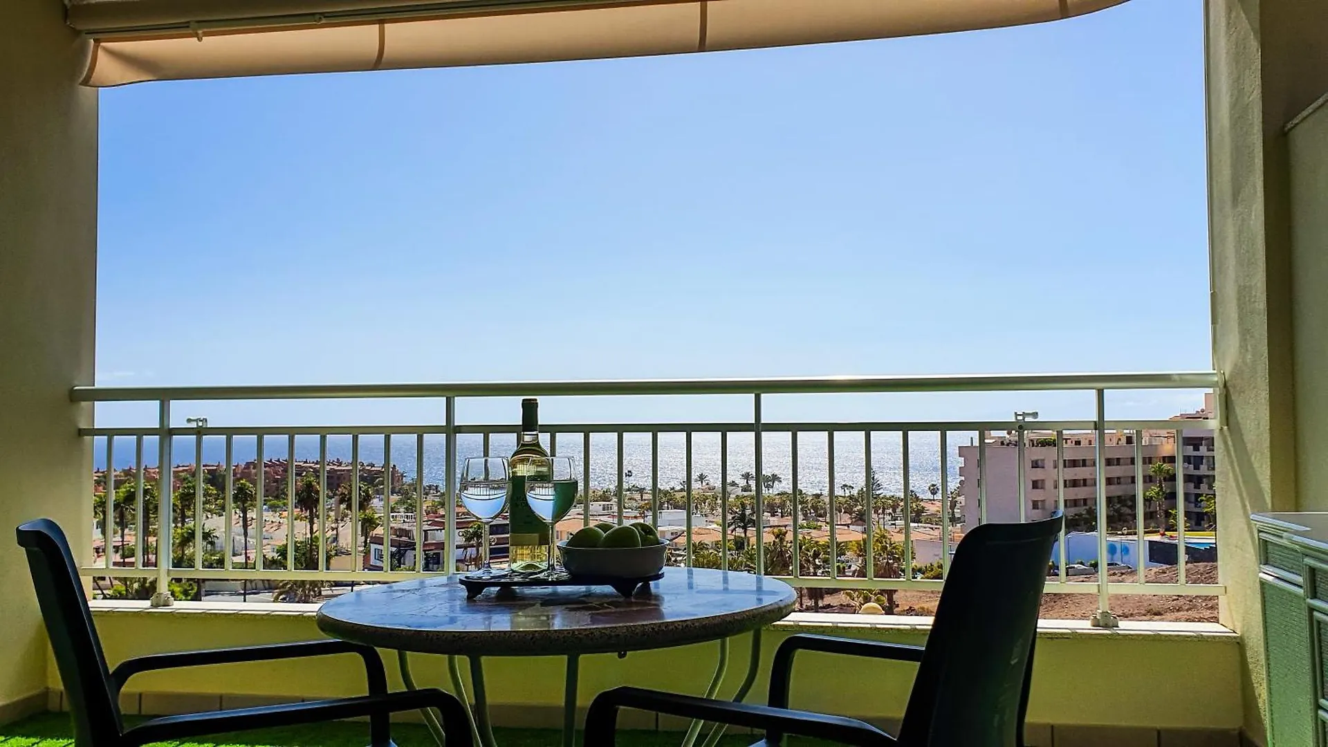 Ocean View & Sunset Palm-Mar, Pool, Parking Apartment